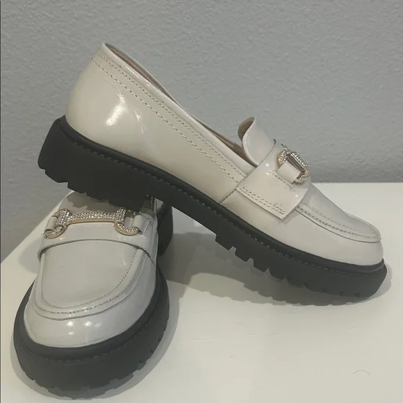 Steve Madden big girls beige  Loafers with sparkle accent - Picture 3 of 6